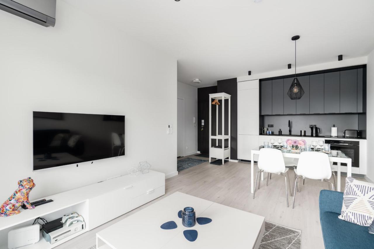 Stara Cegielnia Lake View Apartment By Renters Prestige Познан Екстериор снимка