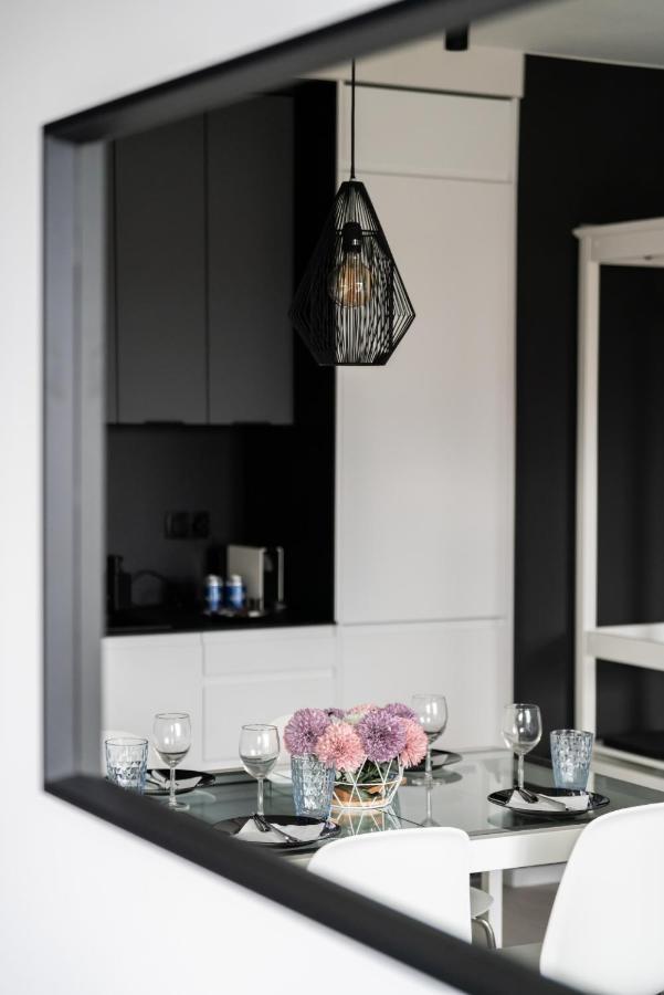 Stara Cegielnia Lake View Apartment By Renters Prestige Познан Екстериор снимка